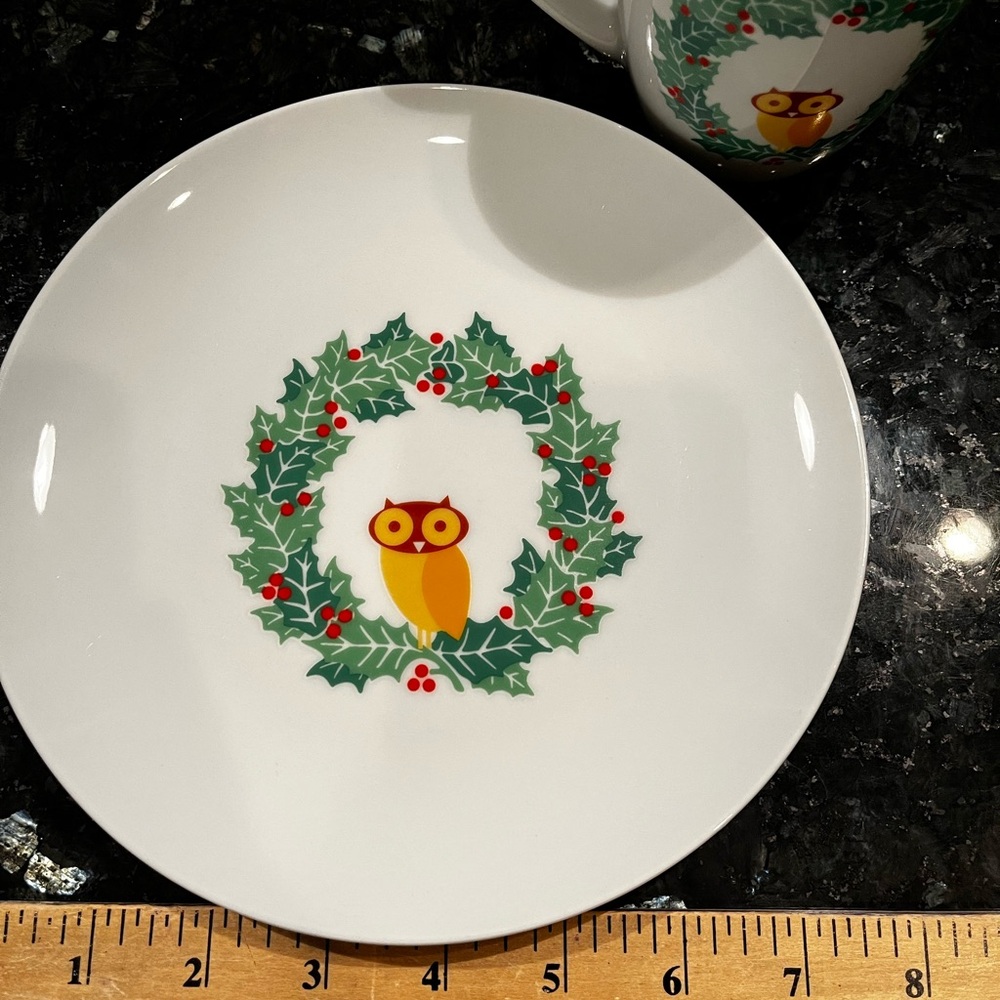 Rachael Ray Christmas Owl Plate with Wreath Design